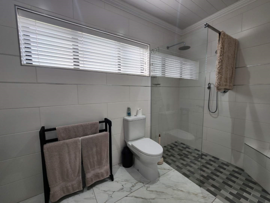 5 Bedroom Property for Sale in Fraaiuitsig Western Cape